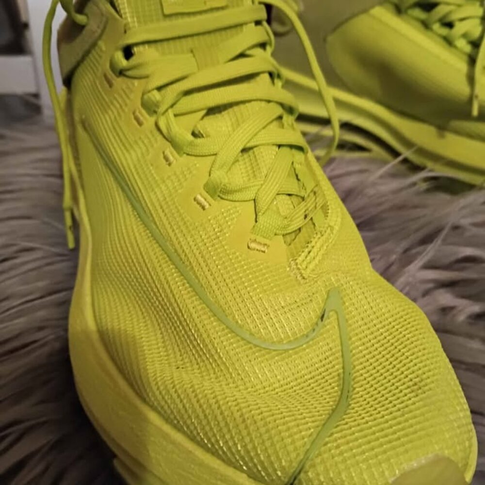 Nike - Picture 2 of 3